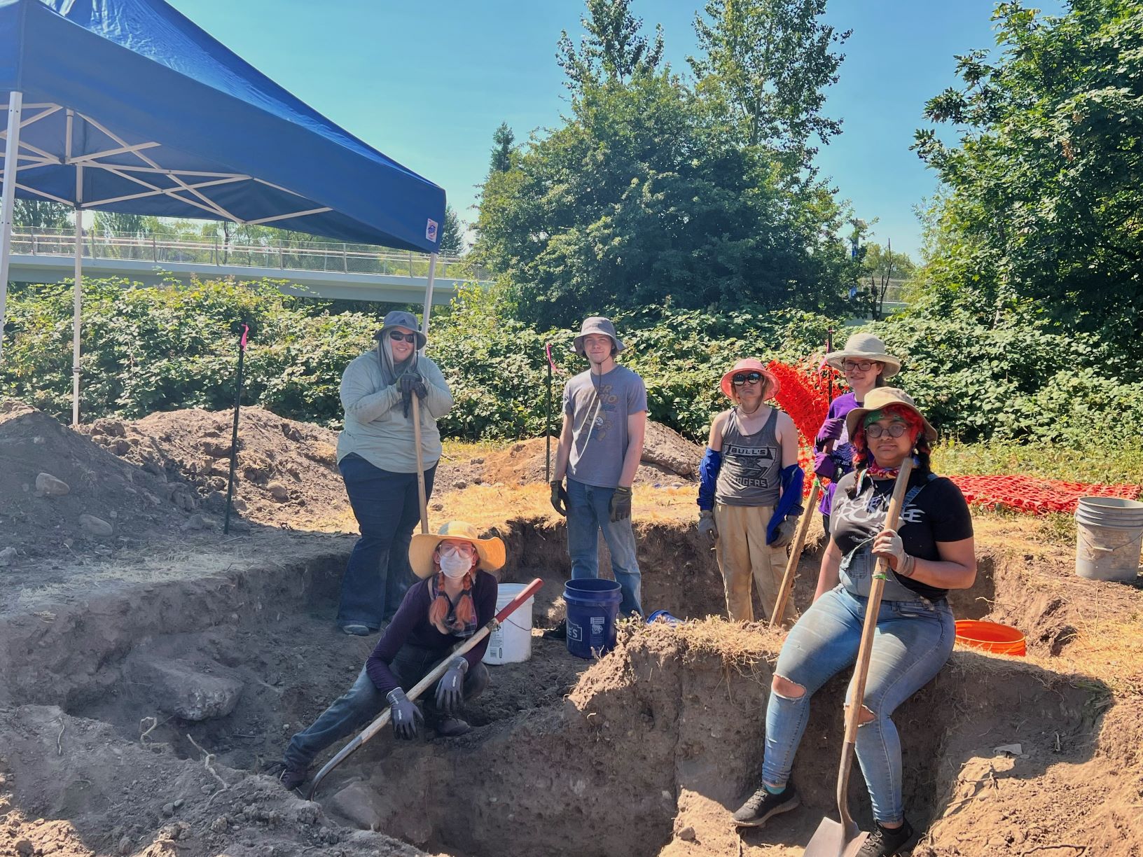 archeology dig with students 